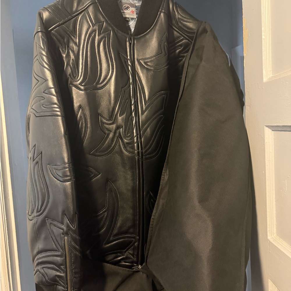 Stylish Black Embossed Bomber Jacket - image 2